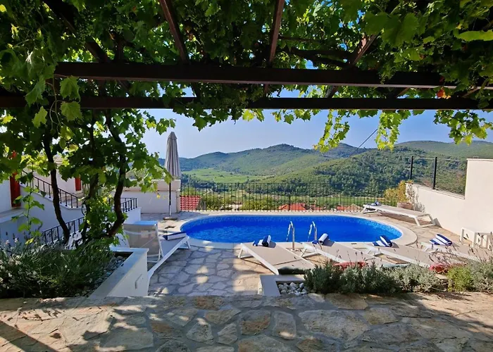 Villa Smoquizza By Guide *