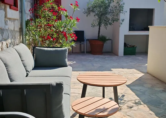 Villa Smoquizza By Guide *