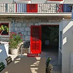 Smoquizza By Guide * Smokvica (Korcula)