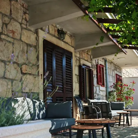 Villa Smoquizza By Guide