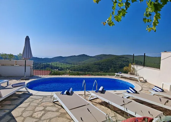 Villa Smoquizza By Guide