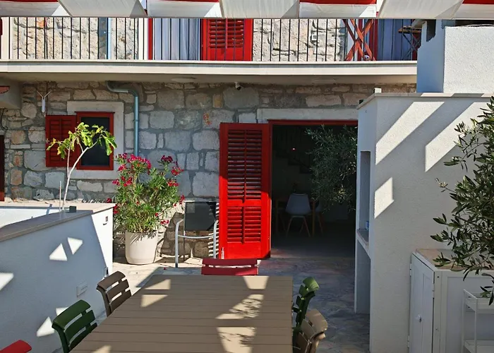 Smoquizza By Guide * Smokvica (Korcula)